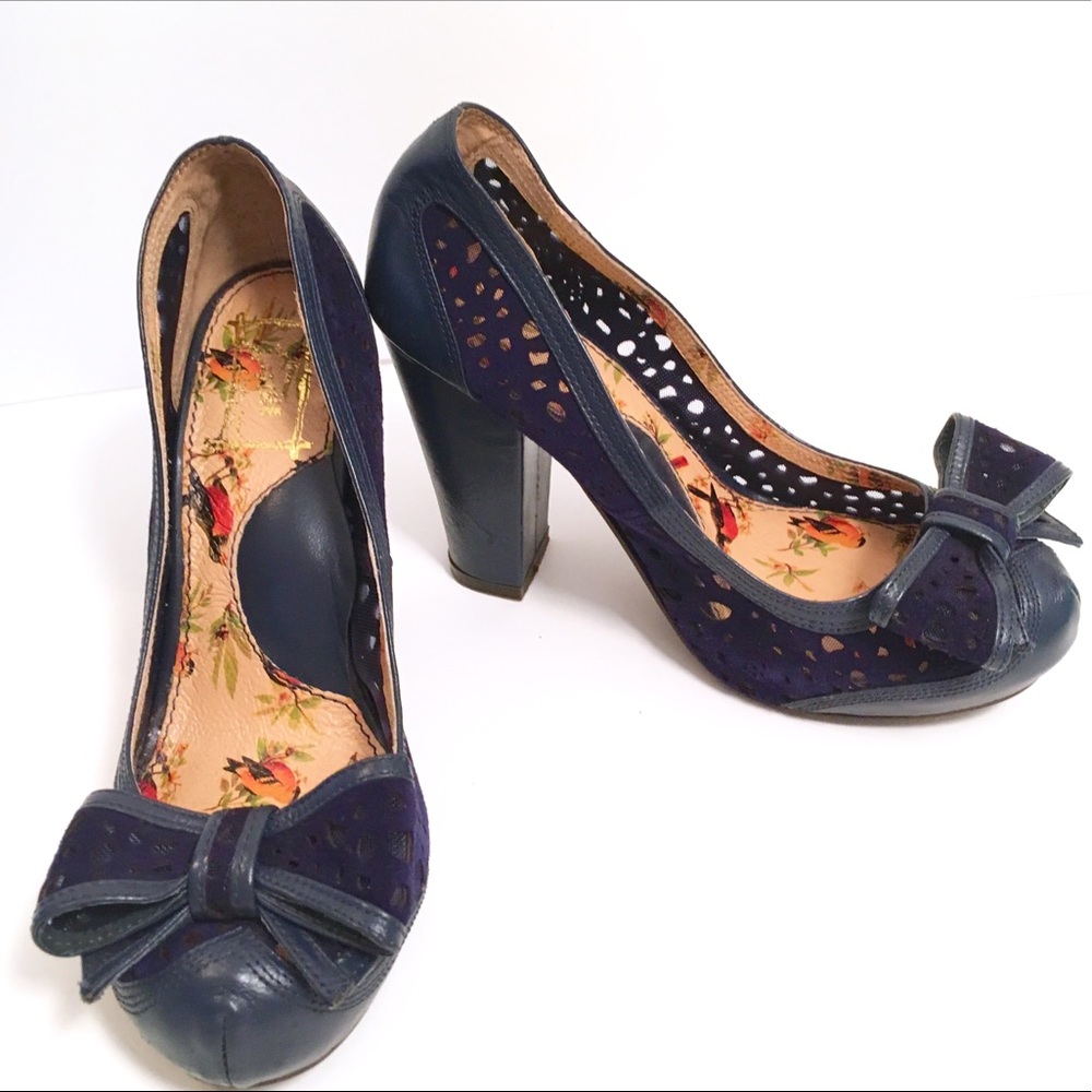 Anthropologie miss L-fire bow heels